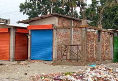 শ্রীনগরে নতুন বাজারে সরকারি জমি দখল শ্রীনগরে নতুন বাজারে সরকারি জমি দখল